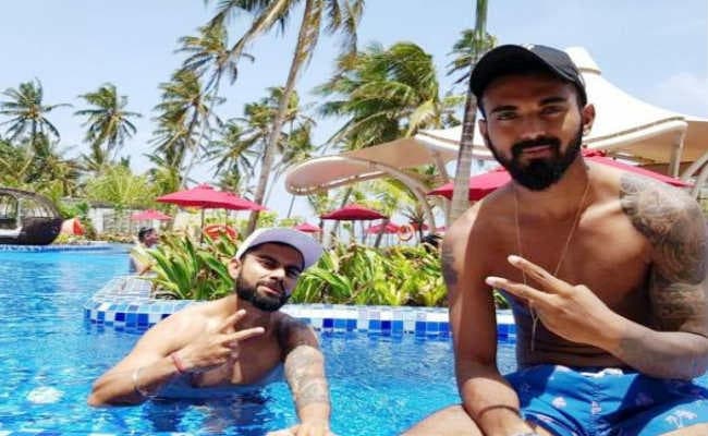 श्रीलंका पर धमाकेदार जीत के बाद जमकर मौज-मस्ती कर रहे हैं विराट कोहली, देखें तसवीरें