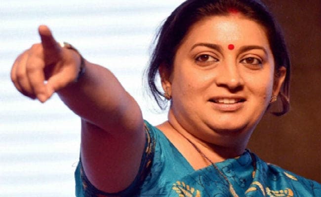 स्मृति ईरानी का तंज: लोग बाढ़ से घिरे हैं और कांग्रेस विधायक हैं गायब