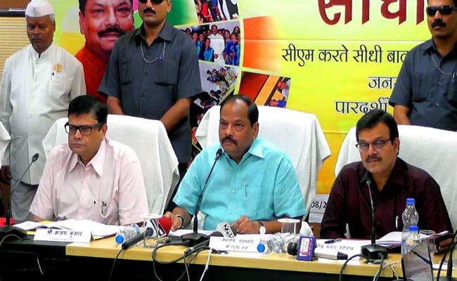 पलामू DSE बर्खास्त, सीएम ने कहा - ऐसे ऑफिसर सिर्फ बैठकर सैलेरी लेते हैं