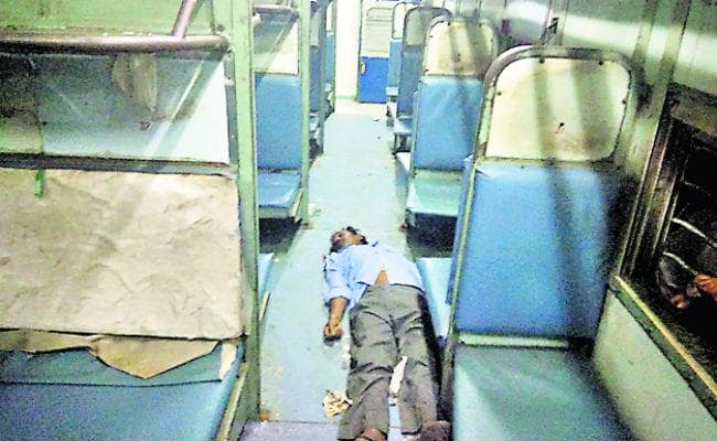 जनसेवा एक्सप्रेस में 300 किमी सफर करती रही लाश, गोपालगंज निवासी के रूप में हुई मृतक की पहचान