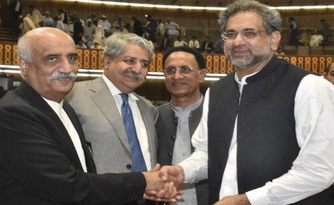 नवाज शरीफ के वफादार शाहिद खाकान अब्बासी बने पाकिस्तान के प्रधानमंत्री