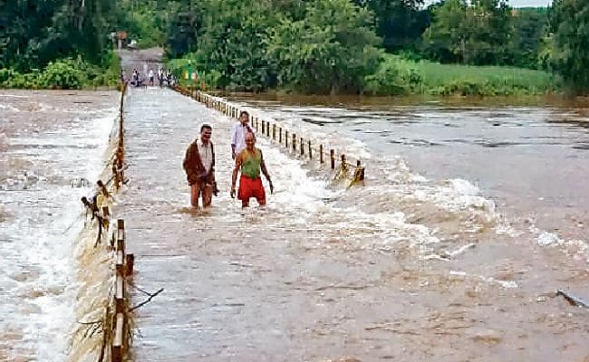 खतरे के निशान के पार कोसी और गंडक