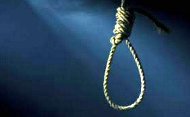 रहस्य: बाथरूम में लटकता मिला शव, हत्या का आरोप, ननिहाल में किशोर की संदिग्ध स्थिति में मौत
