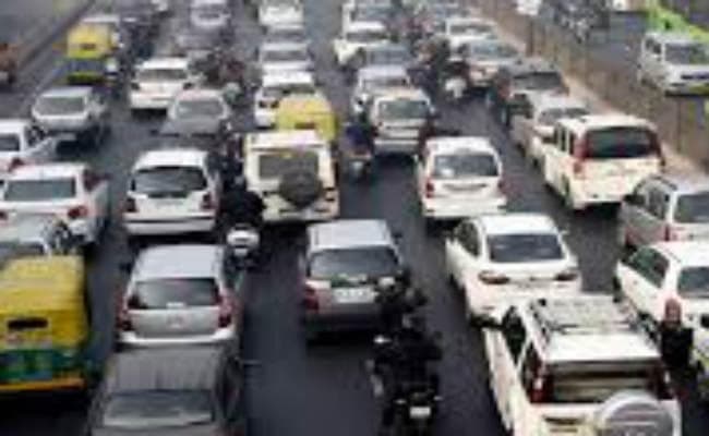 जैनामोड़ फुसरो मुख्य मार्ग जाम, दुर्घटना में हुई मौत के बाद मुआवजे की मांग को लेकर हंगामा