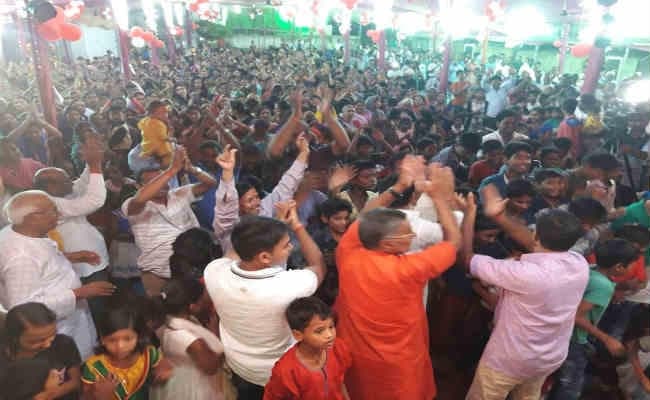 IN PICS & VIDEO : हजारीबाग में भक्तों ने सावन में खेली ब्रज की होली