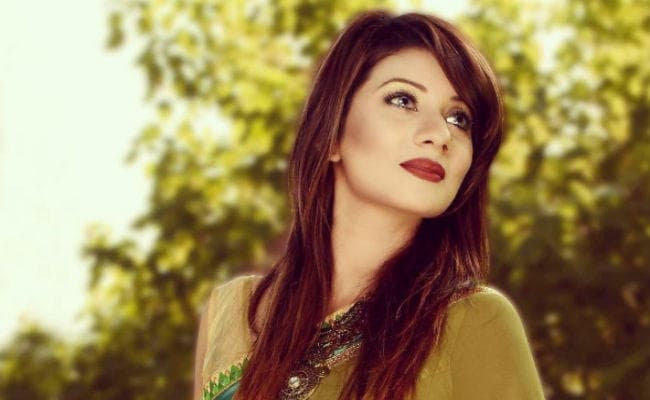 मॉडल ने पति से वीडियो कॉलिंग के दौरान की आत्महत्या