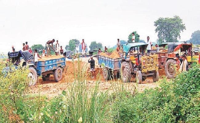 अवैध बालू खनन मामले में पुलिस की बड़ी कार्रवाई, थानाध्यक्ष निलंबित, सिटी एएसपी को भी चेतावनी