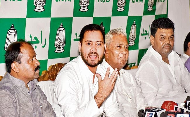 चलनेवाली नहीं है यह सरकार, भाजपा लेगी अपमान का बदला : तेजस्वी