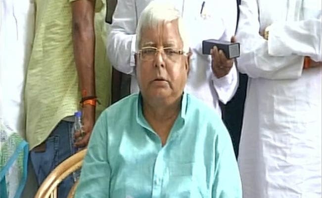 रांची पहुंचे राजद प्रमुख लालू प्रसाद यादव ने नीतीश व केंद्र पर साधा निशाना