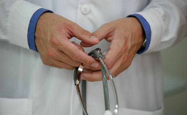 कटिहार : सदर अस्पताल के चिकित्सक को मरीज के परिजनों ने पीटा