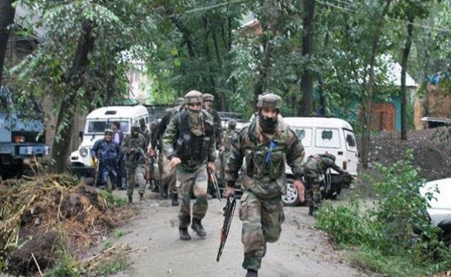 तलाशी अभियान के दौरान मेजर व जवान शहीद, मुठभेड़ में दो आतंकी ढेर