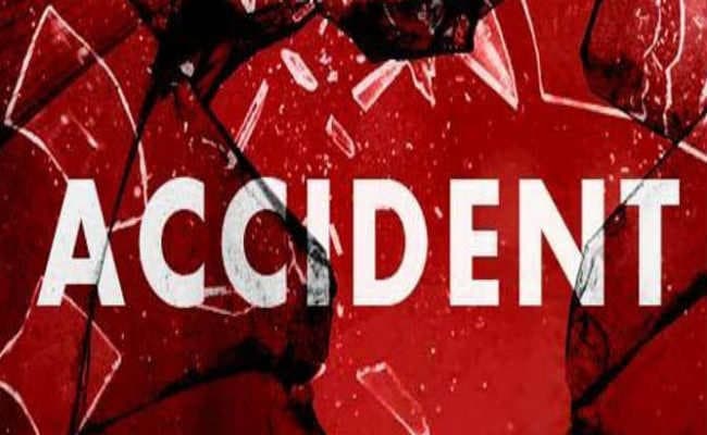 ट्रक की चपेट में आने से मोटरसाइकिल सवार युवक की मौत