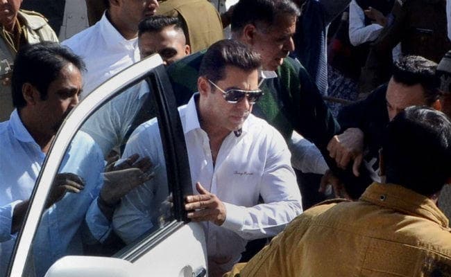 आर्म्‍स एक्‍ट मामला: कोर्ट में हाजिए हुए सलमान खान, अगली सुनवाई 5 अक्‍टूबर को