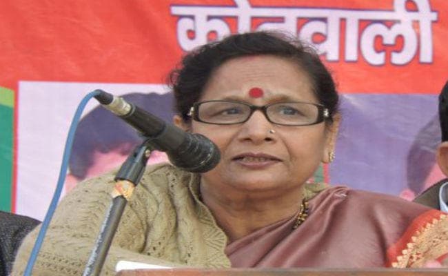 यूपी में सपा को एक आैर झटका, आजम खान के बेहद करीबी एमएलसी ने थामा भाजपा दामन