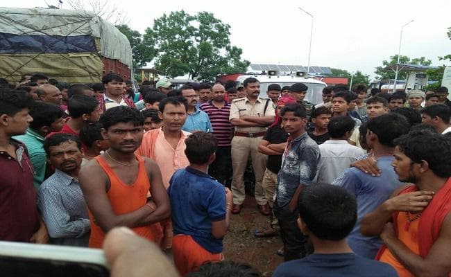 बिहार : आरा में अवैध बूचड़खाना सील, तीन गिरफ्तार