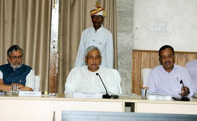 सीएम नीतीश ने की विभागों की समीक्षा, विकास की प्रक्रिया को तेज करने का दिया निर्देश