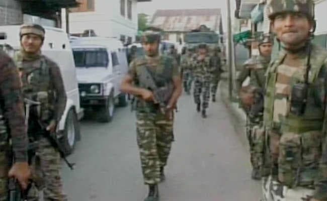जम्मू-कश्मीर में तीन आतंकी ढेर, इंटरनेट सेवा बाधित, स्कूल-कॉलेज भी कर दिये गये बंद