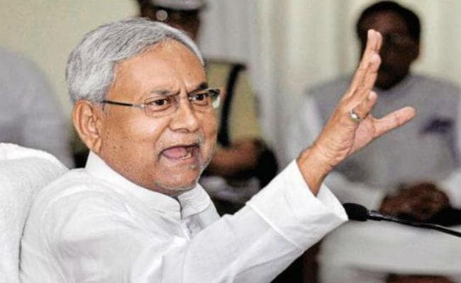 नीतीश कुमार पर लगा 20 हजार रुपये का जुर्माना