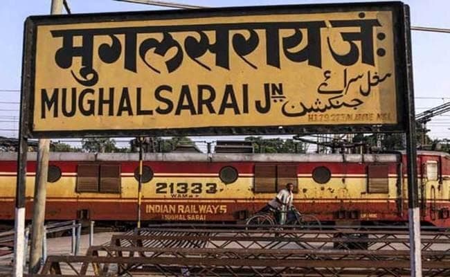 UP : मुगलसराय रेलवे स्टेशन का नाम बदलने को लेकर सोशल मीडिया पर मचा बवाल