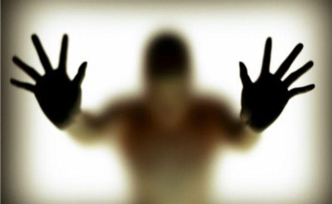 गुड़गांव : खाने को लेकर पत्नी से लड़ाई के बाद व्यक्ति ने पत्थर से कुचलकर दो बेटियों की कर दी हत्या