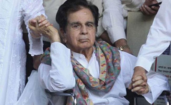 दिलीप कुमार के स्वास्थ्य में सुधार, अभी भी आईसीयू में: अस्पताल