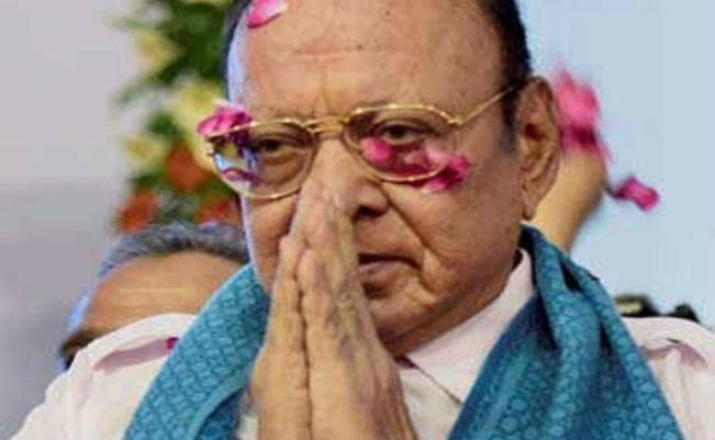 गुजरात राज्यसभा चुनाव : दो ”मित्रों” के बीच वाघेला ने साधी रणनीतिक चुप्पी, बढ़ायी बेचैनी गुजरात राज्यसभा चुनाव : दो ”मित्रों” के बीच वाघेला ने साधी रणनीतिक चुप्पी, बढ़ायी बेचैनी