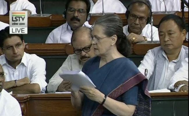 भारत छोड़ो आंदोलन पर संसद के विशेष सत्र में सोनिया ने कसा आरएसएस-भाजपा पर तंज, मचा शोर