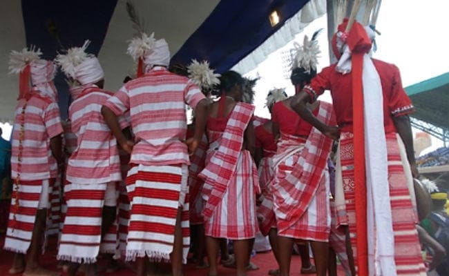 विश्‍व आदिवासी दिवस: हम आदिवासी ‘झींगा ला-ला हुर्र, हुर्र…’ जैसे नहीं होते