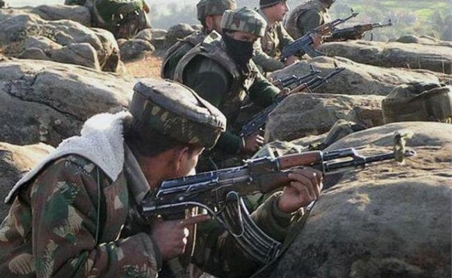 पुलवामा में सुरक्षा बलों के साथ मुठभेड़ में तीन आतंकी ढेर