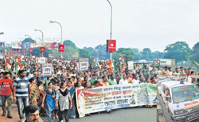 प्रदर्शन: तृणमूल कांग्रेस ने भाजपा व गोजमुमो को दिखाया दम, कहा बंगाल को हम बंटने नहीं देंगे