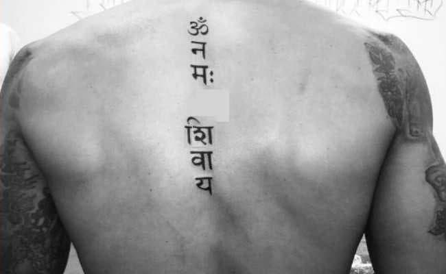 ब्रिटिश फुटबॉलर ने पीठ पर बनवाया ''ऊं नम: शिवाय'' का टैटू, भारतीयों का जीता दिल