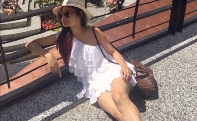 क्‍या आपने देखा मौनी रॉय का ये डांस वीडियो, सोशल मीडिया पर हुआ वायरल