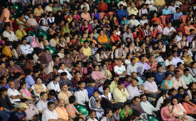 प्रभात खबर ''प्रतिभा सम्मान समारोह'' में सम्मानित हुए जिले के टॉपर, दिये गये प्रमाणपत्र और मेडल