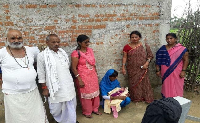 चौपारण : झाड़ी में पड़ी लावारिश बच्ची को मिला मां का आंचल