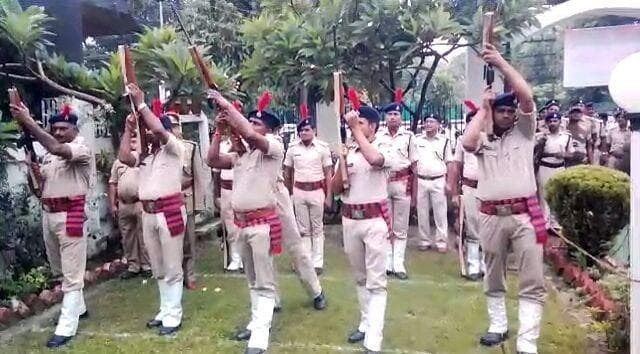 ...जब शहीद खुदीराम बोस को सलामी देते वक्त बंदूक ने दिया धोखा, देखें वीडियो