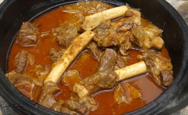 महराजगंज : सरकारी स्कूल में पका मांस, प्रधानाध्यापक समेत दो निलंबित