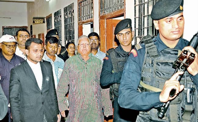 नकली चेहरा चमकाते रहे नीतीश और मोदी, विकास के नाम पर ढोंग किया