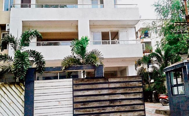 डीएम सुसाइड केस : इतने कमजोर नहीं थे IAS मुकेश कैसे कर ली आत्महत्या?