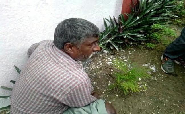 VIDEO : डीएम मुकेश पांडेय का यह पहलू जानकर रो पड़ेंगे आप !