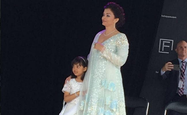 मेलबर्न में ऐश्‍वर्या राय ने बेटी आराध्‍या संग फरहाया तिरंगा, SEE PHOTOS