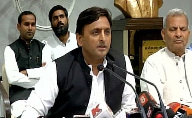 गोरखपुर त्रासदी : 20 लाख मुआवजा दे योगी सरकार : अखिलेश यादव