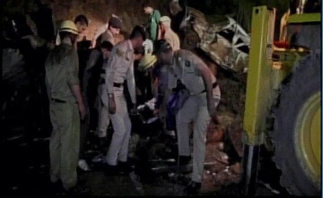 भीषण त्रासदी : हिमाचल प्रदेश की मंडी में भूस्खलन से दो बसों समेत पूरा कस्बा जमींदोज, 50 की मौत, कर्इ लापता