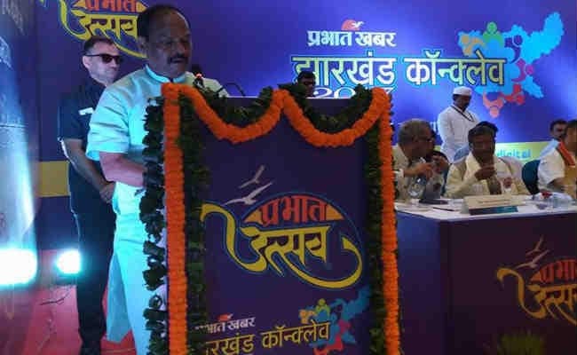 प्रभात उत्सव में बोले रघुवर दास : गरीबी की गोद में बैठा है झारखंड, 2025 तक प्रदेश में नहीं रहेगा कोई गरीब