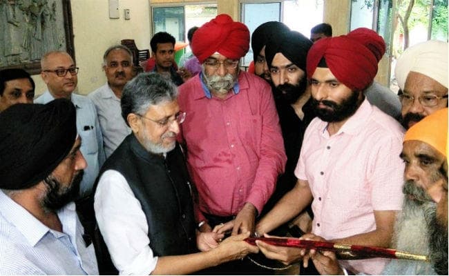 उप मुख्यमंत्री ने सिख तीर्थयात्रियों को दिया आश्वासन, कहा- गुरु गोविंद सिंह की स्मृतियों से जुड़े सूबे के स्थल विकसित करेंगे