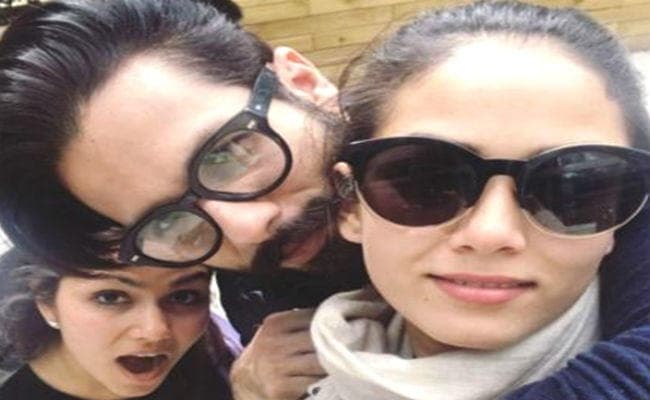 PHOTO : बेटी मीशा के पहले बर्थडे पर लंदन में छुट्टियां मना रहे शाहिद कपूर और मीरा