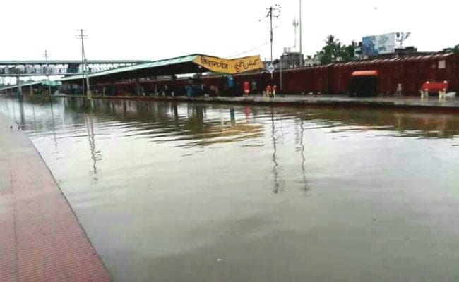 बाढ़ से अररिया-किशनगंज में भारी तबाही, पांच की मौत, छह लापता, सात राज्यों का संपर्क देश के अन्य हिस्सों से टूटा