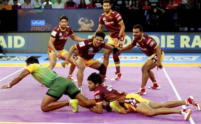 Pro Kabaddi League 2017 : पटना पाइरेट्स और यूपी योद्धा के बीच मैच 27-27 से ड्रॉ