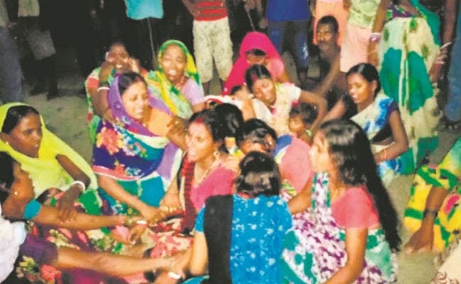 पुलिस को देख दारू फेंक कर नदी में कूदा युवक, गयी जान