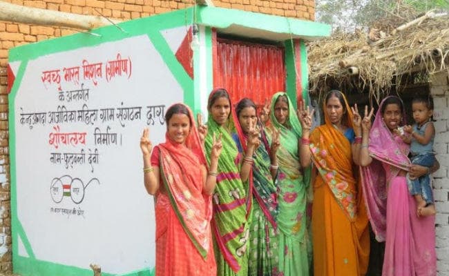 गांव, आजादी और सपनों को साकार करती ग्रामीण महिलाएं