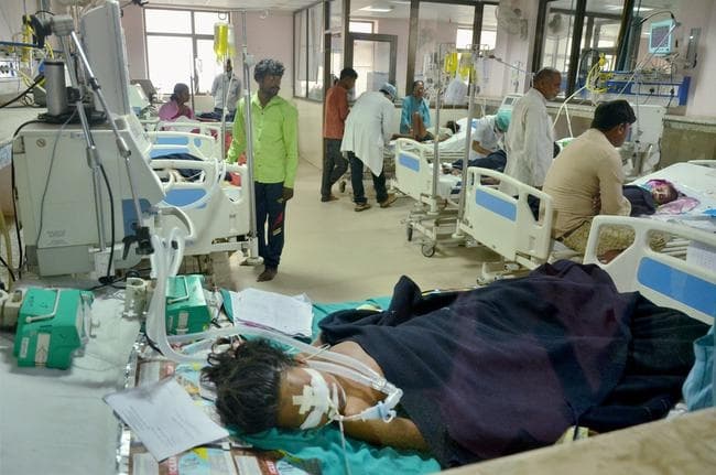 सुप्रीम कोर्ट ने गोरखपुर के बीआरडी अस्पताल में बच्चों की हुई मौत का संज्ञान लेने से किया इनकार